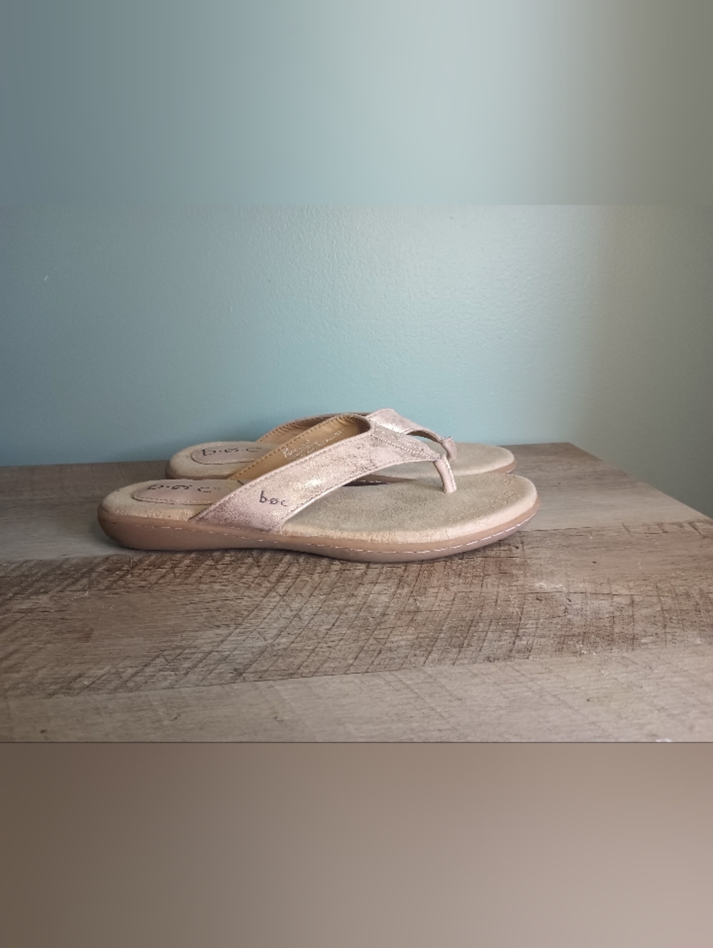 BOC Womens Cadore Metallic Thong Sandals 8 Rose Gold Comfort Beach Travel Vegan